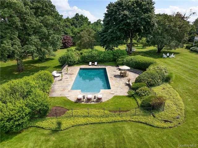 a view of a tennis court