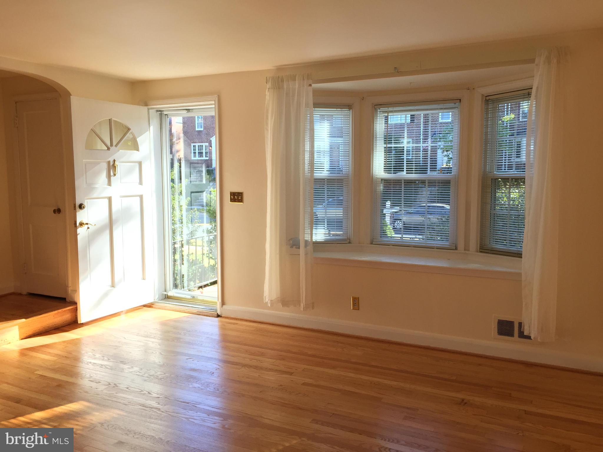 168 Stanmore Road Baltimore, MD 21212 - Photo 2 of 28 Living Room
