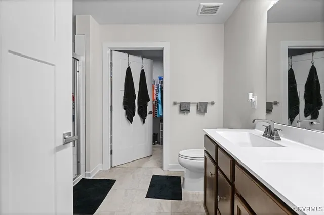 a en suite bathroom with a sink a toilet and a mirror