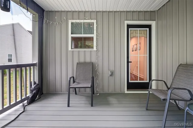 a view of a backyard with green space