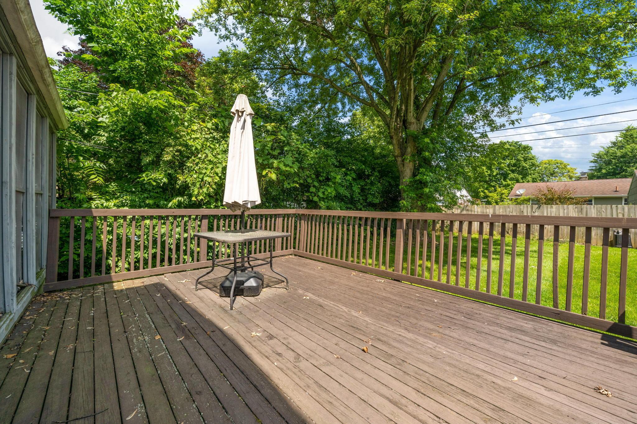 2580 Woodstock Road Columbus, OH 43221 - Photo 25 of 37 Deck