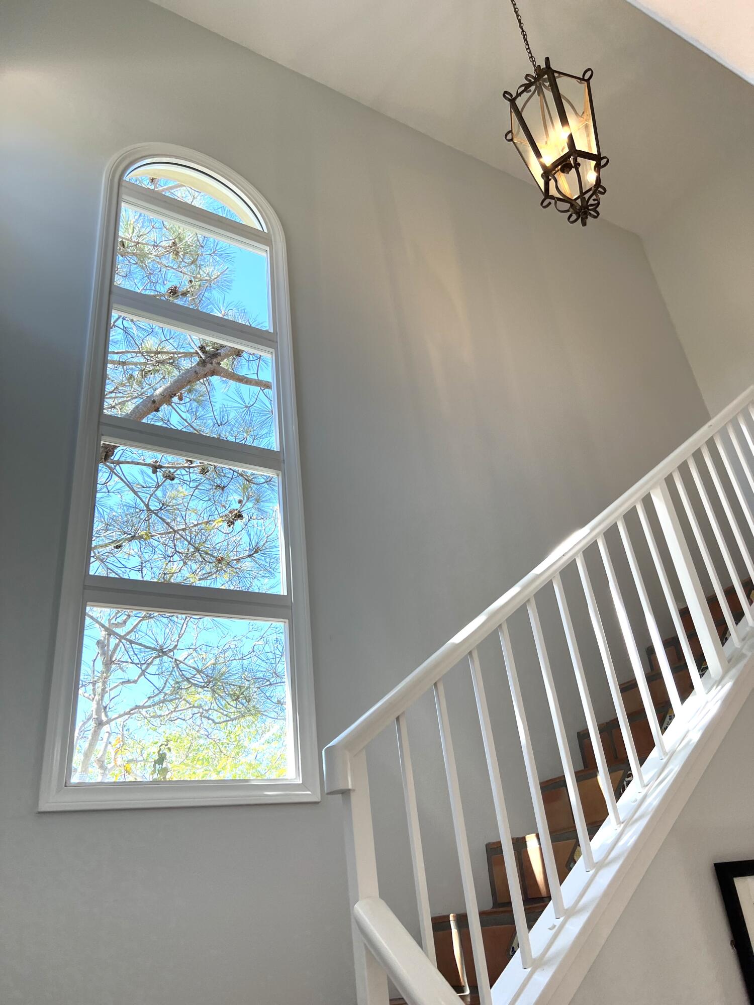 222 Meigs Road, Unit 1 Santa Barbara, CA 93109 - Photo 12 of 15 Dramatic 2-story entry foyer