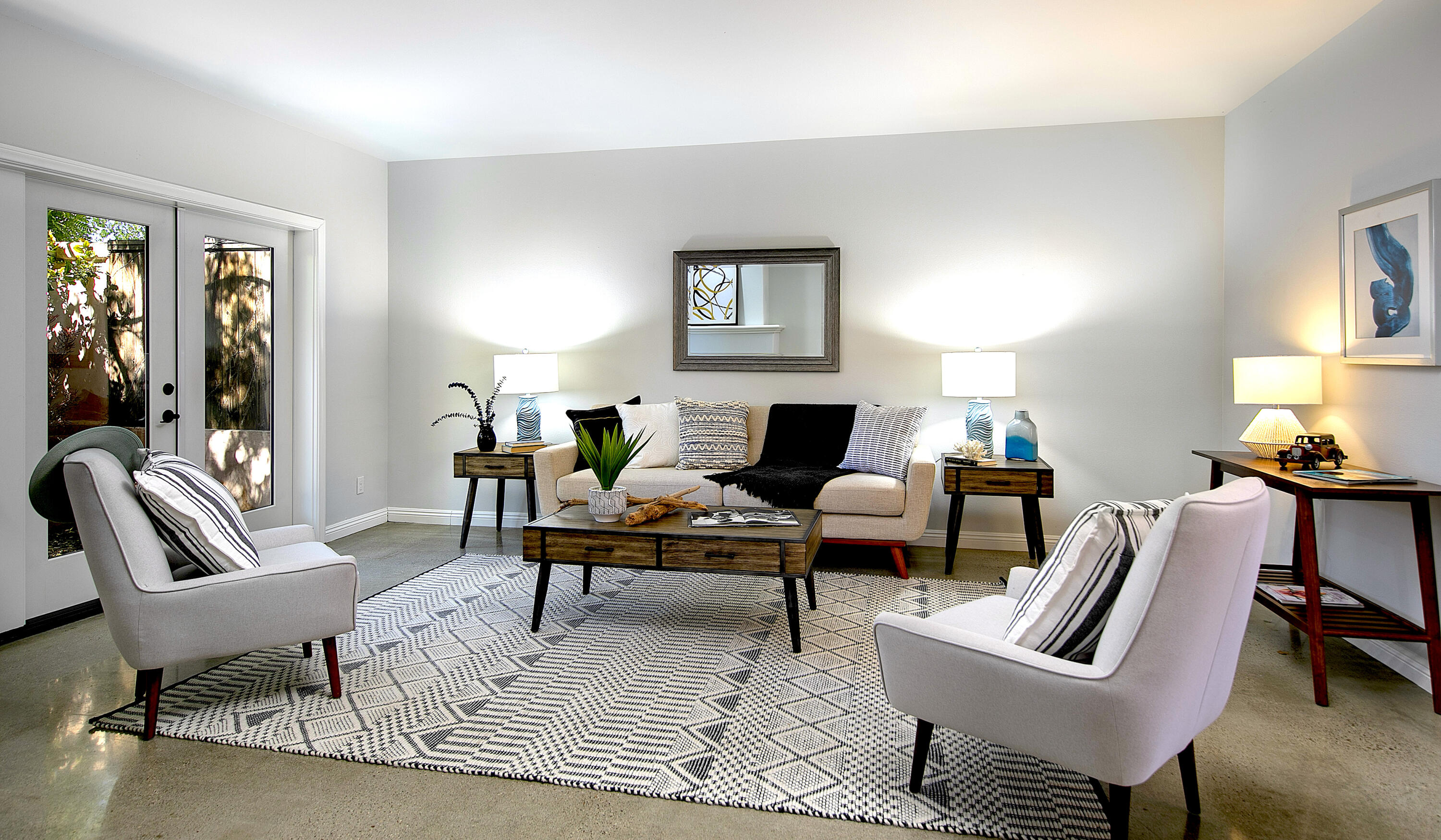222 Meigs Road, Unit 1 Santa Barbara, CA 93109 - Photo 3 of 15 Living room