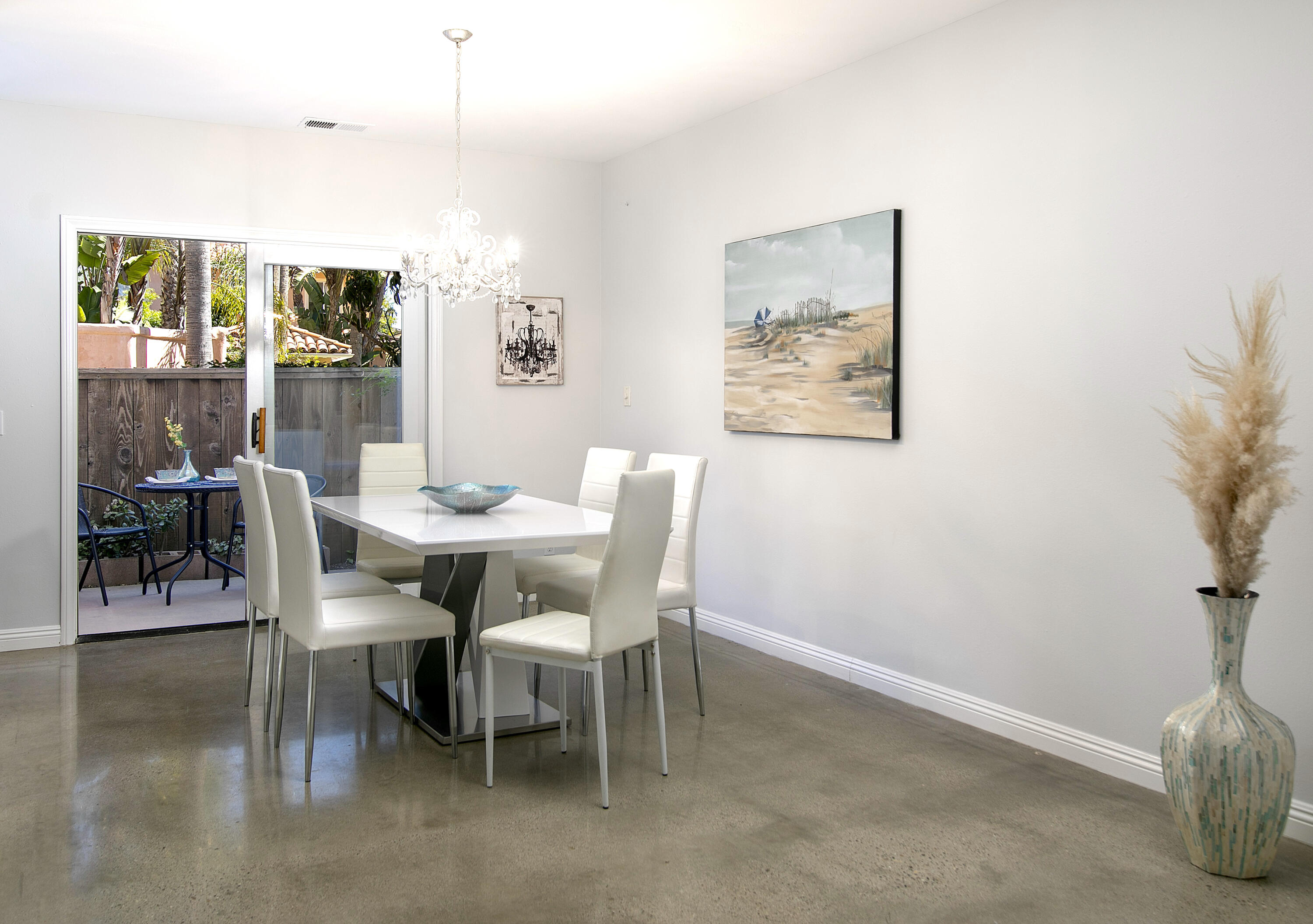 222 Meigs Road, Unit 1 Santa Barbara, CA 93109 - Photo 5 of 15 Dining area