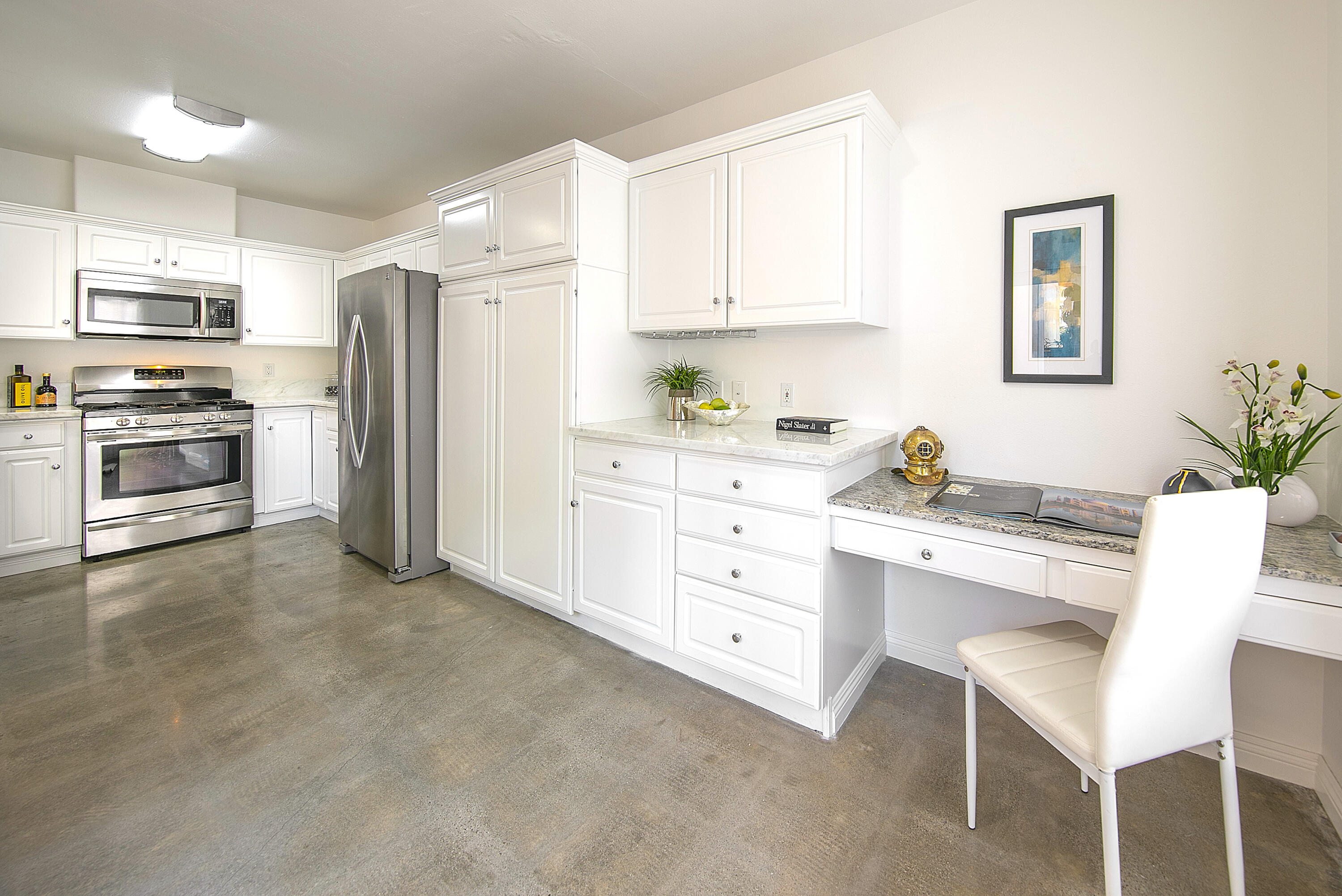 222 Meigs Road, Unit 1 Santa Barbara, CA 93109 - Photo 6 of 15 Kitchen plus office nook