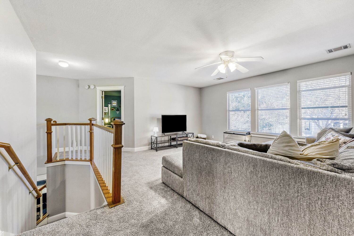 9504 Prescott Drive Austin, TX 78749 - Photo 11 of 33 Large bonus room with endless possibilities.