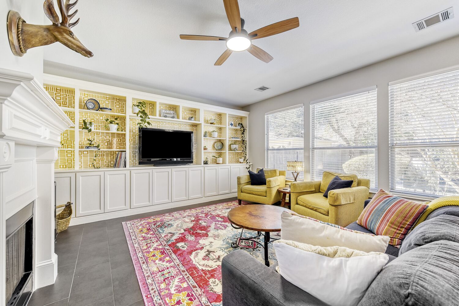 9504 Prescott Drive Austin, TX 78749 - Photo 4 of 33 Enjoy backyard views from the living room.