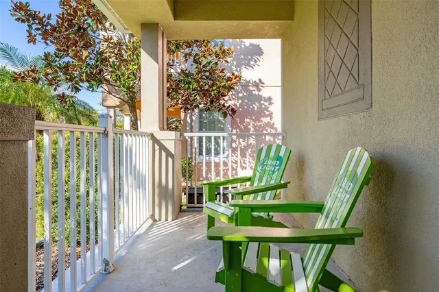 a view of an entryway with workspace
