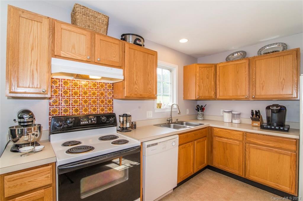 15 Running Deer Road Candler, NC 28715 - Photo 10 of 22 Gallery Image 10