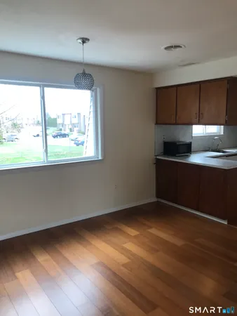 $1,400 | 270 Richard Street, Unit 4, Newington, CT 06111