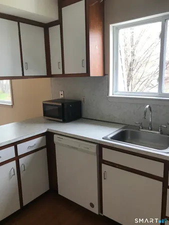 $1,400 | 270 Richard Street, Unit 4, Newington, CT 06111