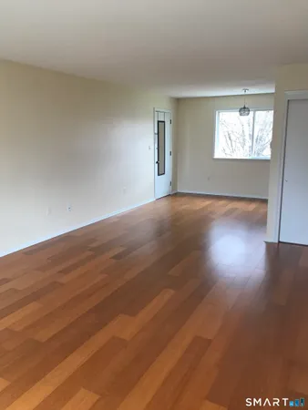 $1,400 | 270 Richard Street, Unit 4, Newington, CT 06111