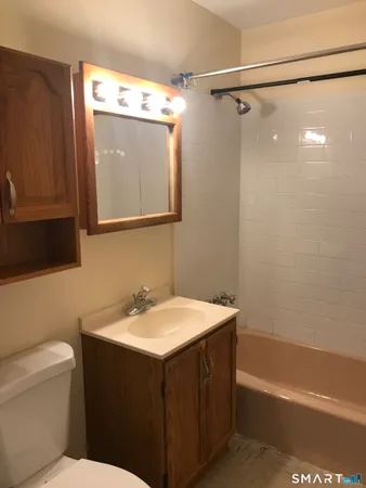 $1,400 | 270 Richard Street, Unit 4, Newington, CT 06111