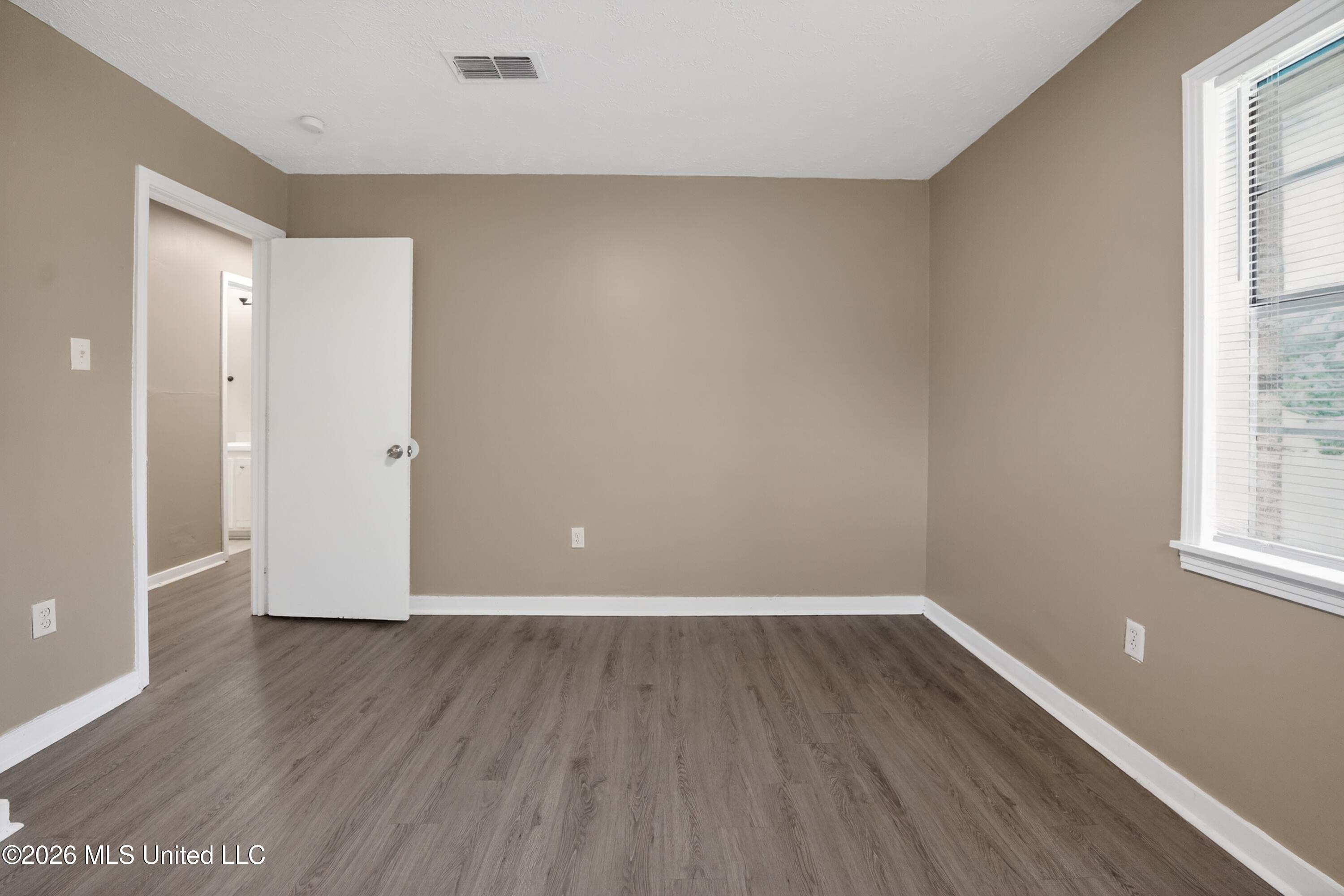 6578 Van Buren Road Jackson, MS 39213 - Photo 12 of 42 12_6578_Van_Buren_Rd-Living_room-7281