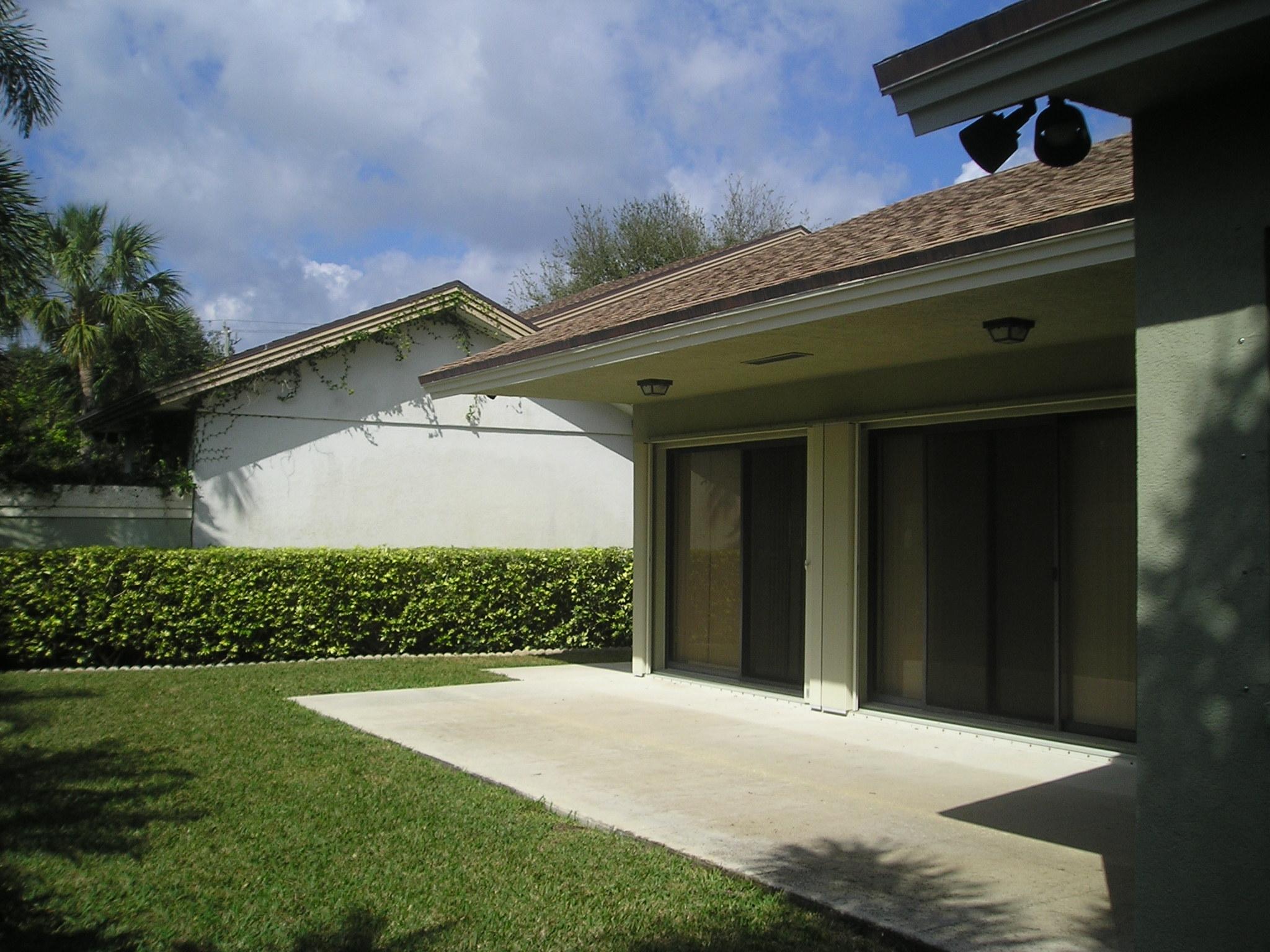 334 Ridge Road Jupiter, FL 33477 - Photo 8 of 19 Patio (2)