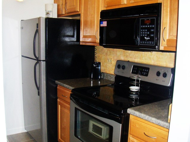 6143 Knoll Wood Road, Unit 106 Willowbrook, IL 60527 - Photo 7 of 18