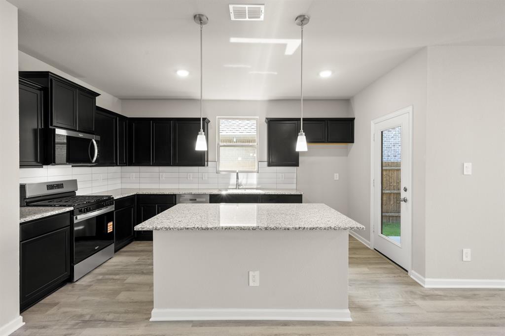 625 Godley Ranch Godley, TX 76044 - Photo 3 of 38 625 Godley Ranch- Kitchen-1