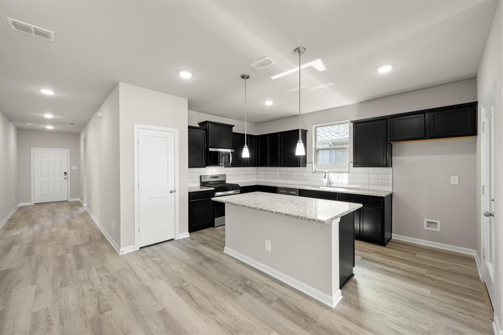 625 Godley Ranch Godley, TX 76044 - Photo 4 of 38 625 Godley Ranch- Kitchen-2