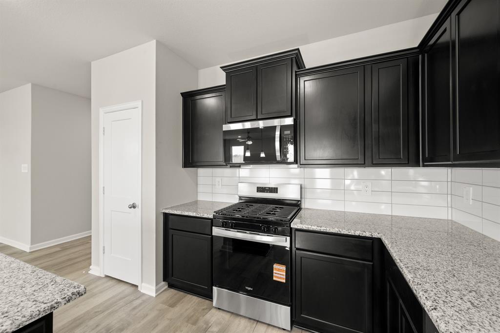 625 Godley Ranch Godley, TX 76044 - Photo 5 of 38 625 Godley Ranch- Kitchen-4