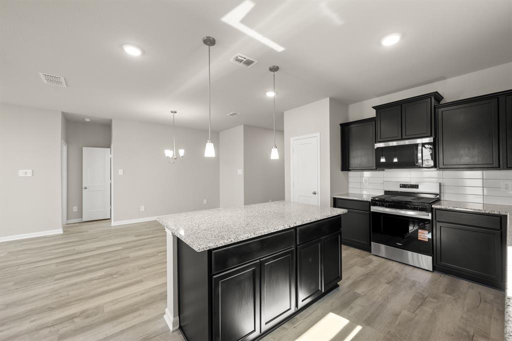 625 Godley Ranch Godley, TX 76044 - Photo 8 of 38 625 Godley Ranch- Kitchen-6