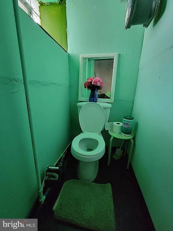 7522 North 21st Street Philadelphia, PA 19138 - Photo 14 of 26 a bathroom with a toilet and a sink