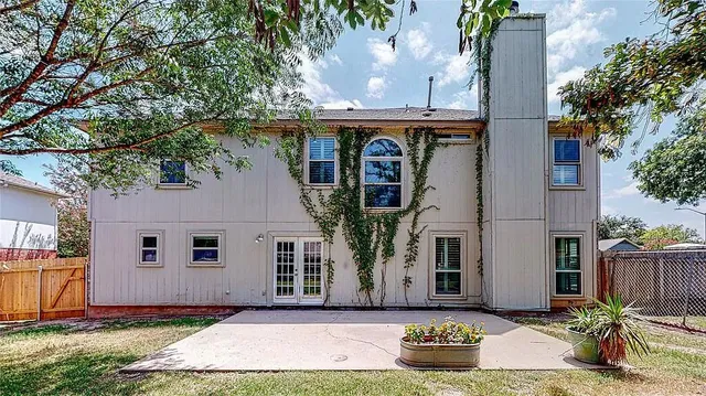 a front view of house with yard