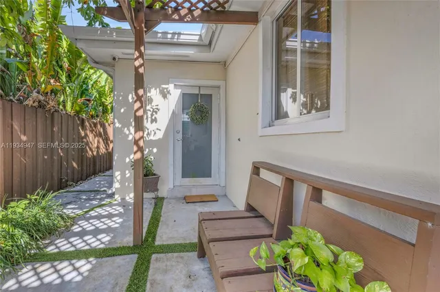 $4,500 | 4055 Southwest 7th Street, Miami, FL 33134