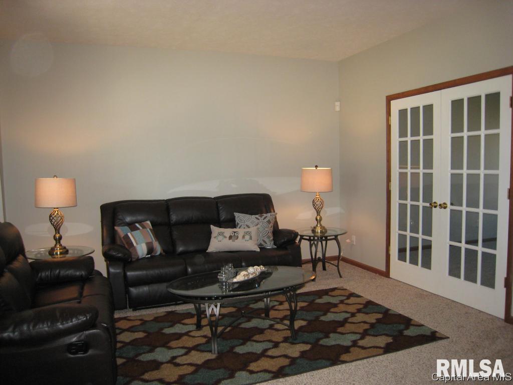 2000 Redlands Drive Springfield, IL 62711 - Photo 2 of 35 Gallery Image 2