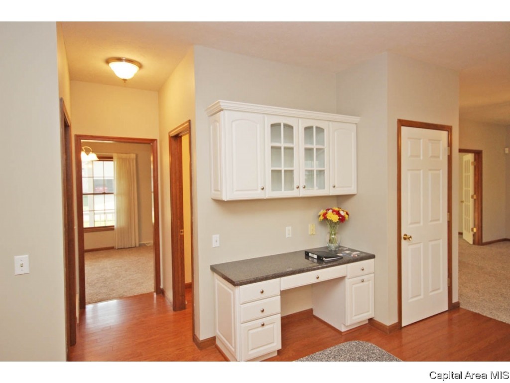 2000 Redlands Drive Springfield, IL 62711 - Photo 15 of 35 Gallery Image 15