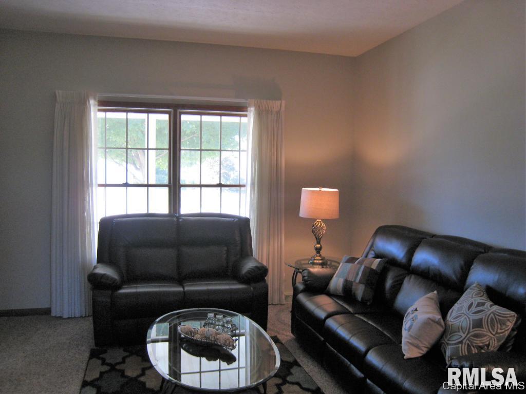 2000 Redlands Drive Springfield, IL 62711 - Photo 3 of 35 Gallery Image 3