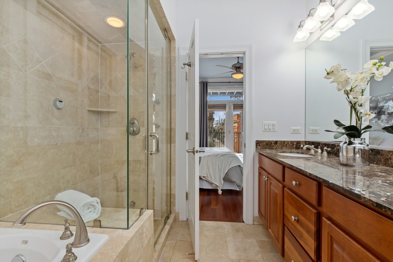 1053 West Cornelia Avenue, Unit 2 Chicago, IL 60657 - Photo 11 of 17