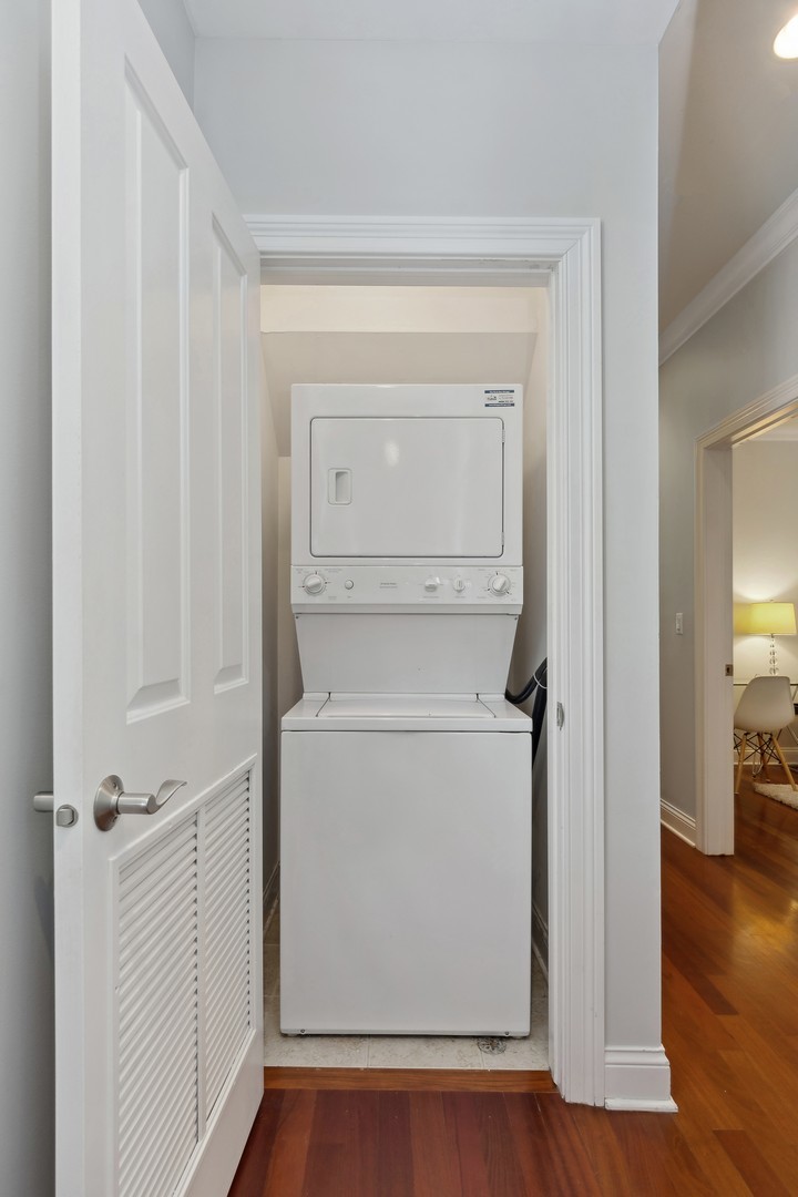 1053 West Cornelia Avenue, Unit 2 Chicago, IL 60657 - Photo 14 of 17