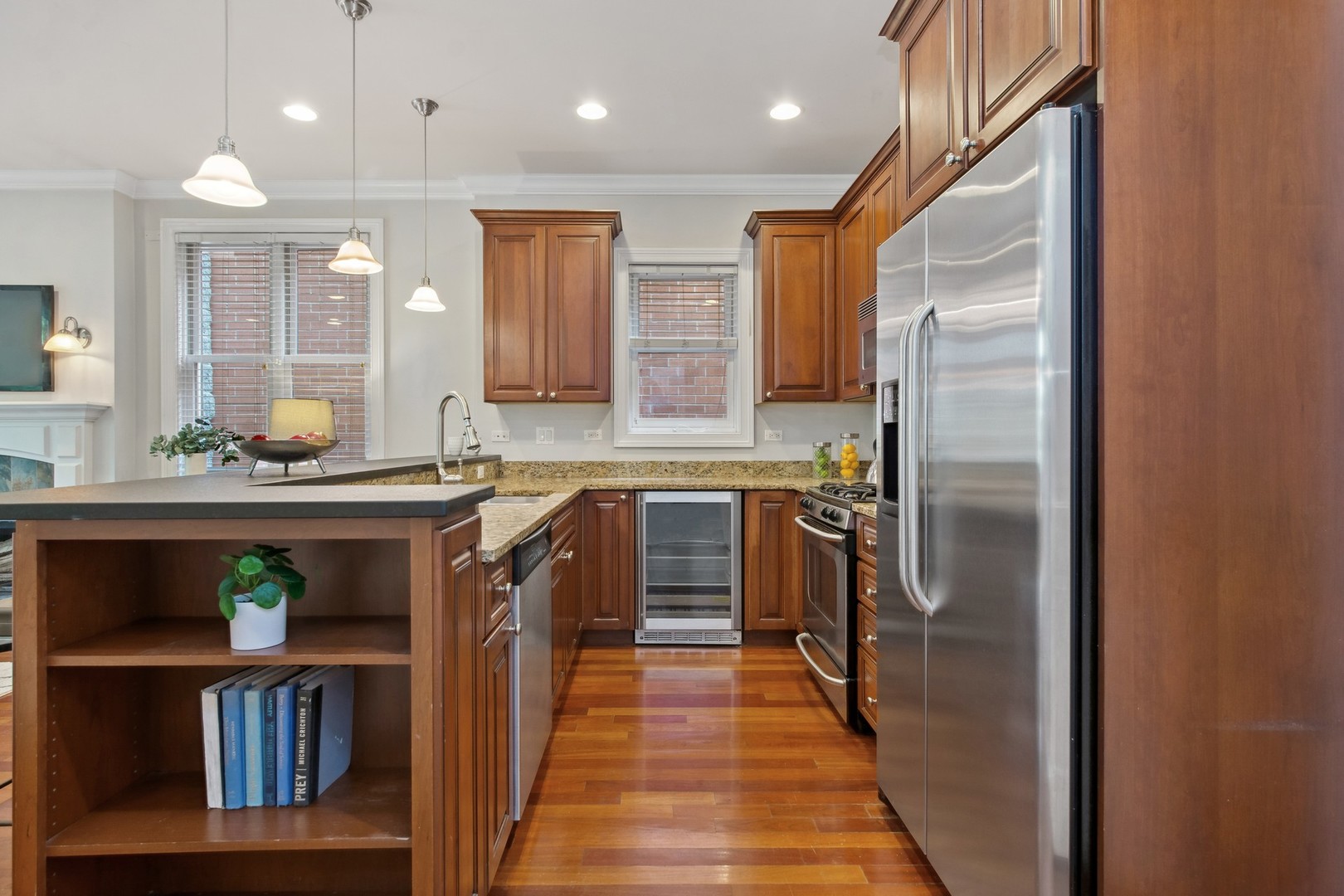 1053 West Cornelia Avenue, Unit 2 Chicago, IL 60657 - Photo 5 of 17