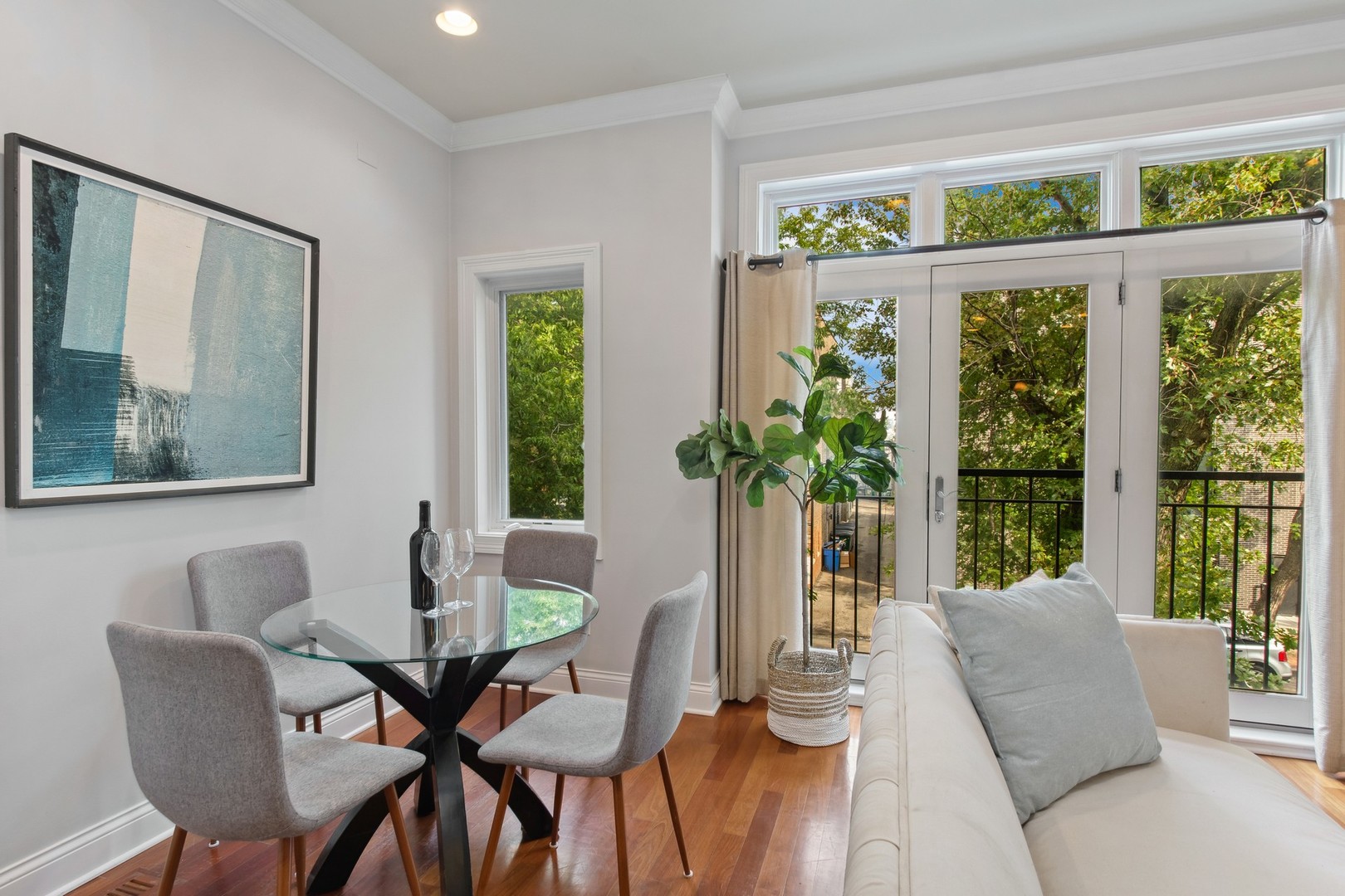 1053 West Cornelia Avenue, Unit 2 Chicago, IL 60657 - Photo 7 of 17