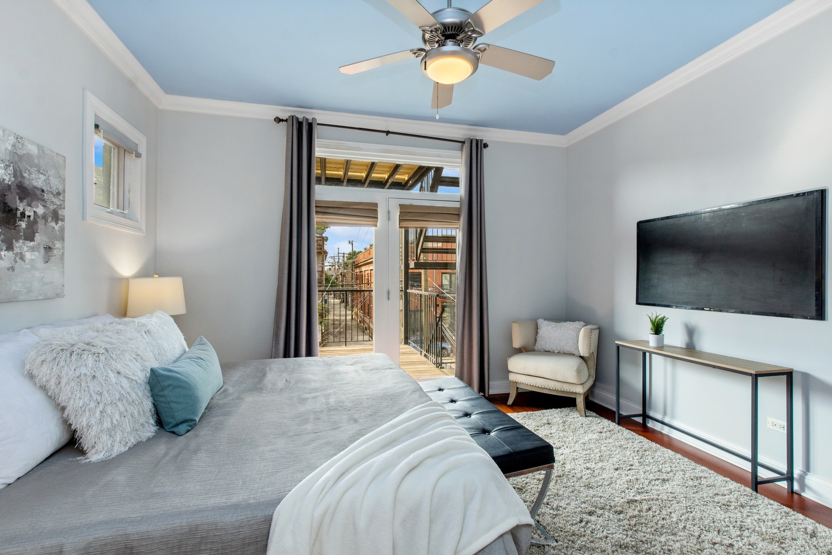 1053 West Cornelia Avenue, Unit 2 Chicago, IL 60657 - Photo 9 of 17