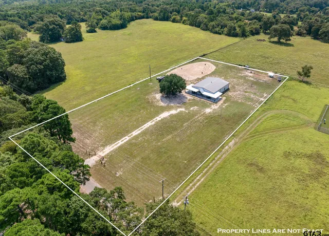 a view of a tennis court
