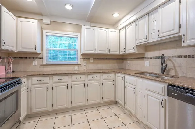 $170,000 | 5702 Metcalf Court, Overland Park, KS 66202