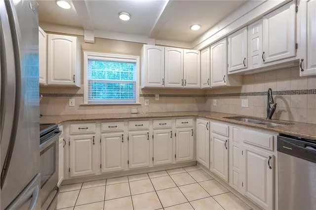 $170,000 | 5702 Metcalf Court, Overland Park, KS 66202