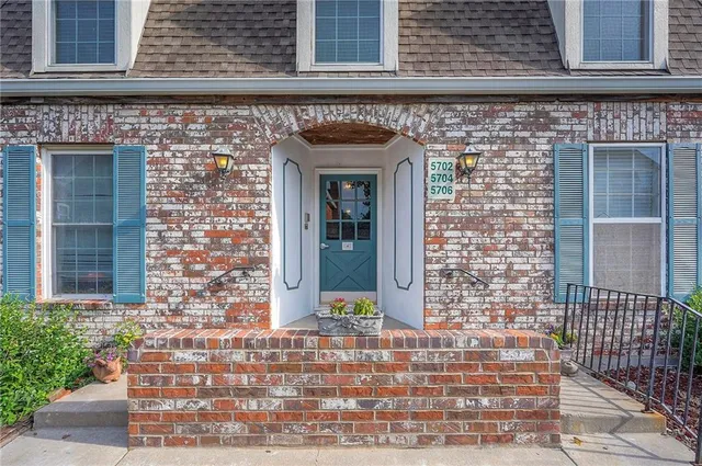 $170,000 | 5702 Metcalf Court, Overland Park, KS 66202