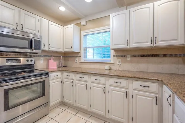 $170,000 | 5702 Metcalf Court, Overland Park, KS 66202