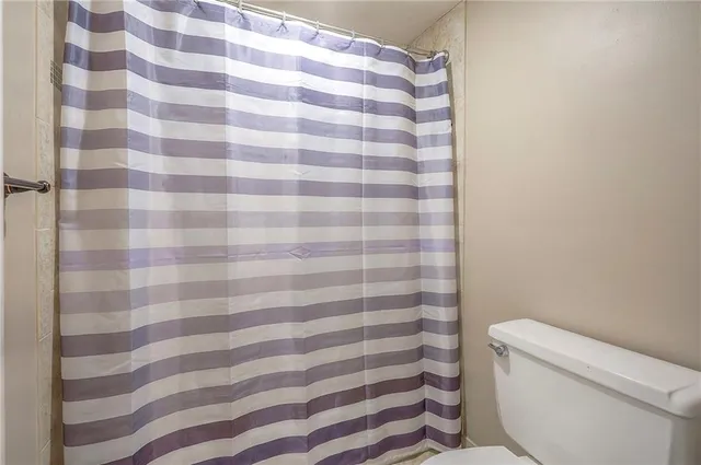 $170,000 | 5702 Metcalf Court, Overland Park, KS 66202