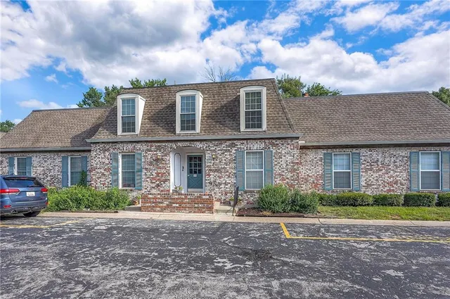 $170,000 | 5702 Metcalf Court, Overland Park, KS 66202