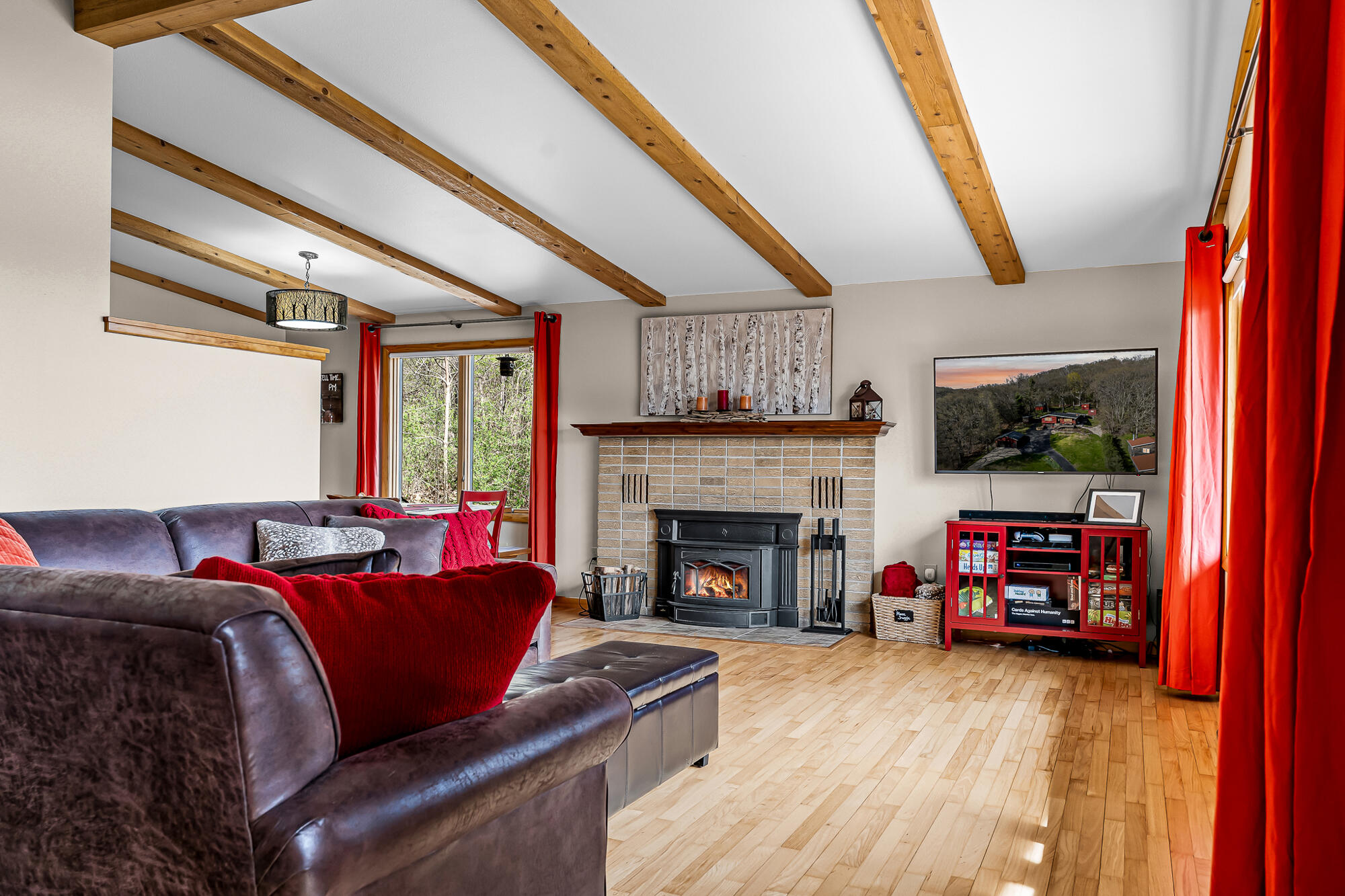 W25512 Sullivan Road Trempealeau, WI 54661 - Photo 4 of 27 Living Room
