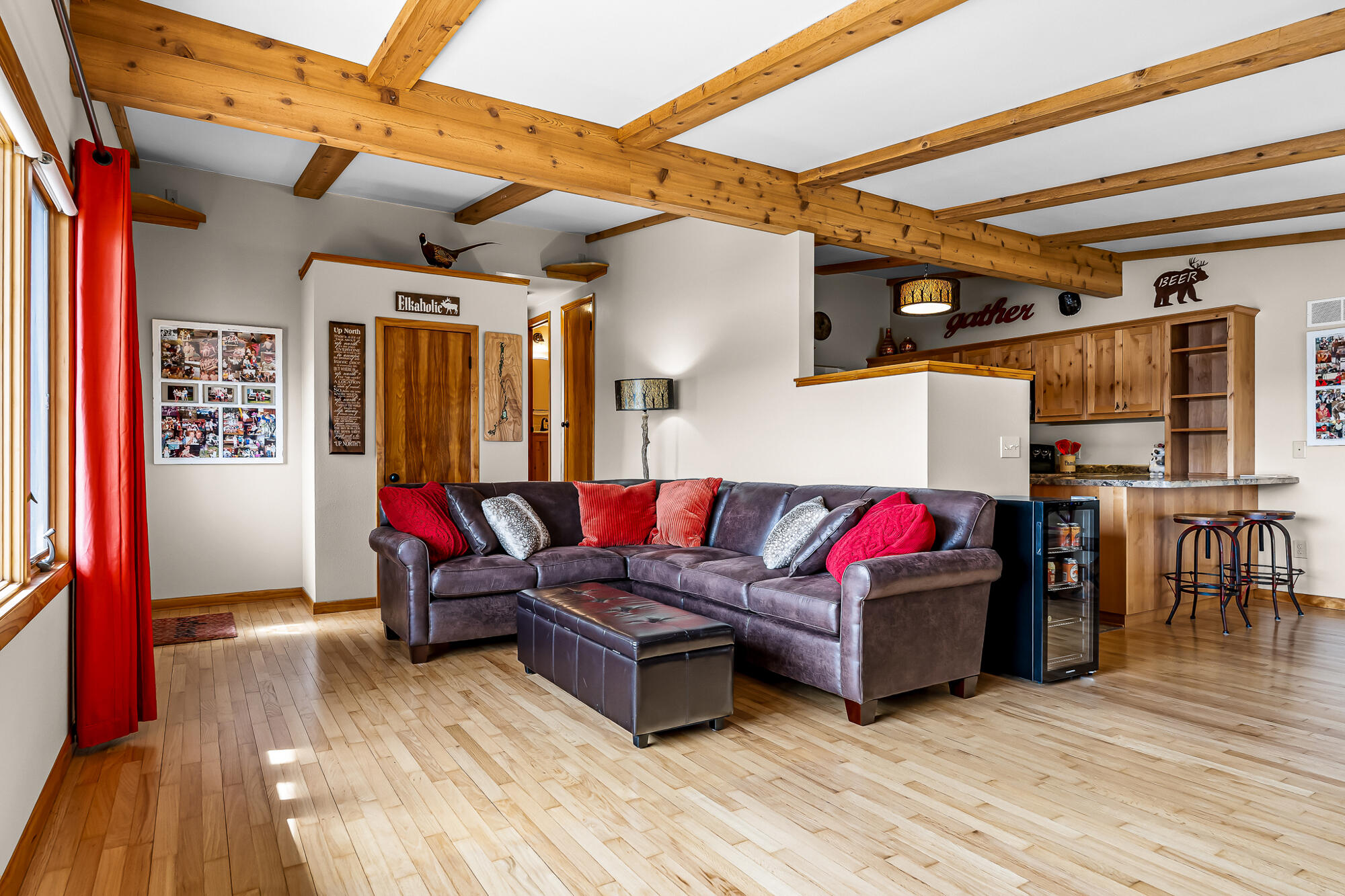 W25512 Sullivan Road Trempealeau, WI 54661 - Photo 5 of 27 Living Room