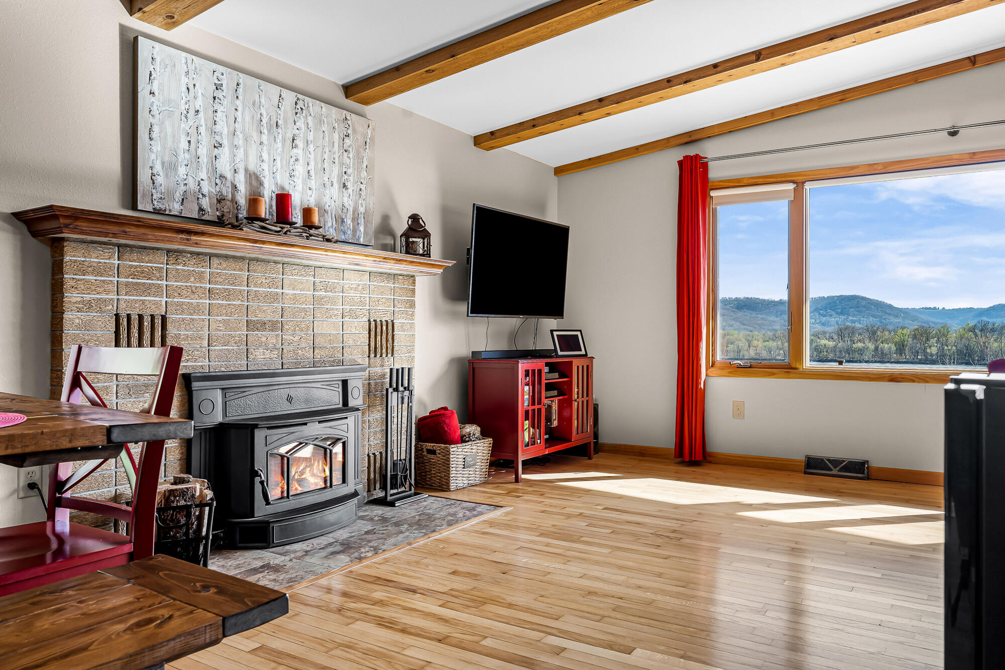 W25512 Sullivan Road Trempealeau, WI 54661 - Photo 6 of 27 Living Room