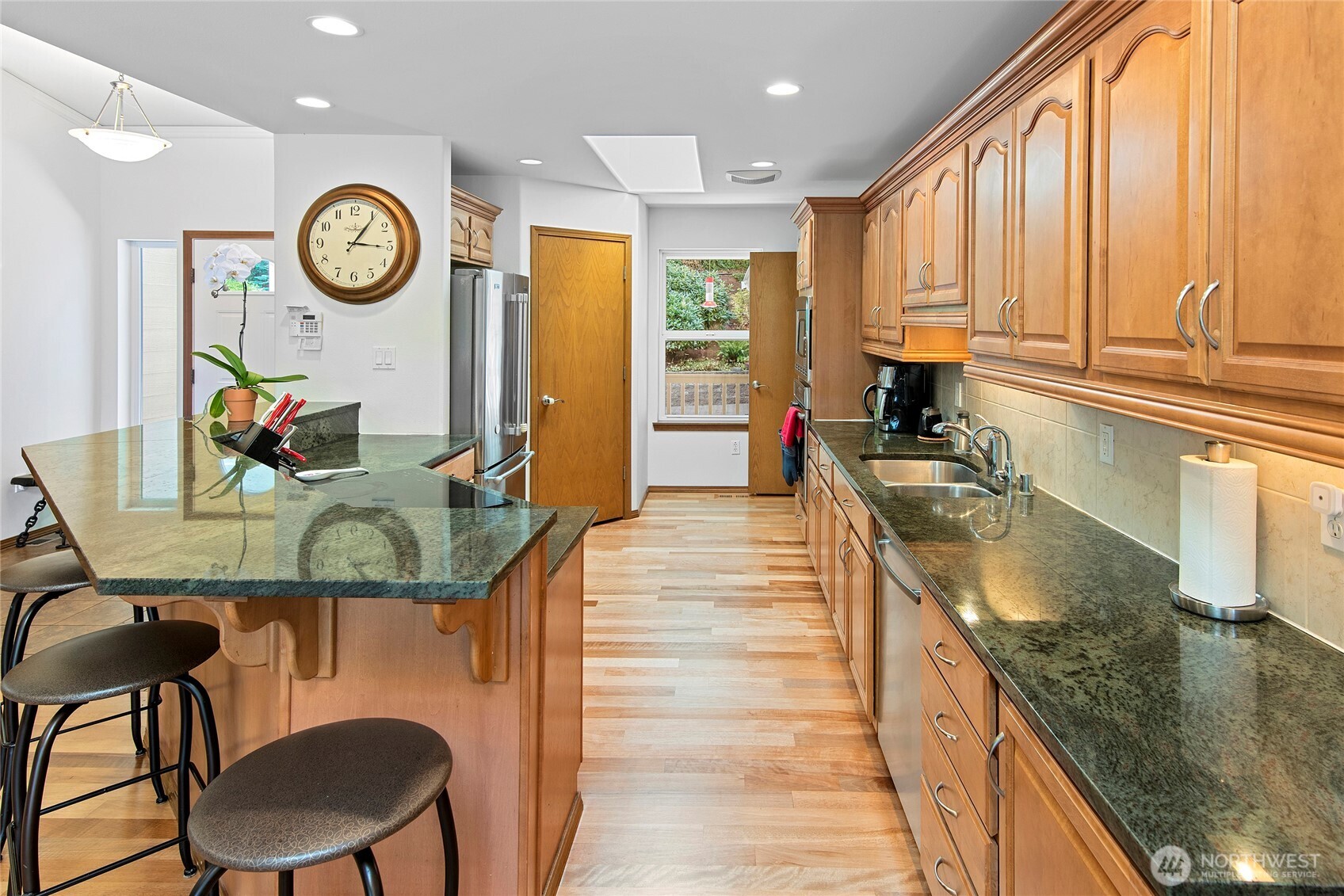 8324 Springridge Road Northeast Bainbridge Island, WA 98110 - Photo 6 of 35 Gallery Image 6