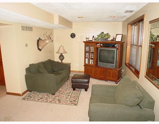 1868 Bakerstown Road Tarentum, PA 15084 - Photo 4 of 18 Den/Family/Great Room.