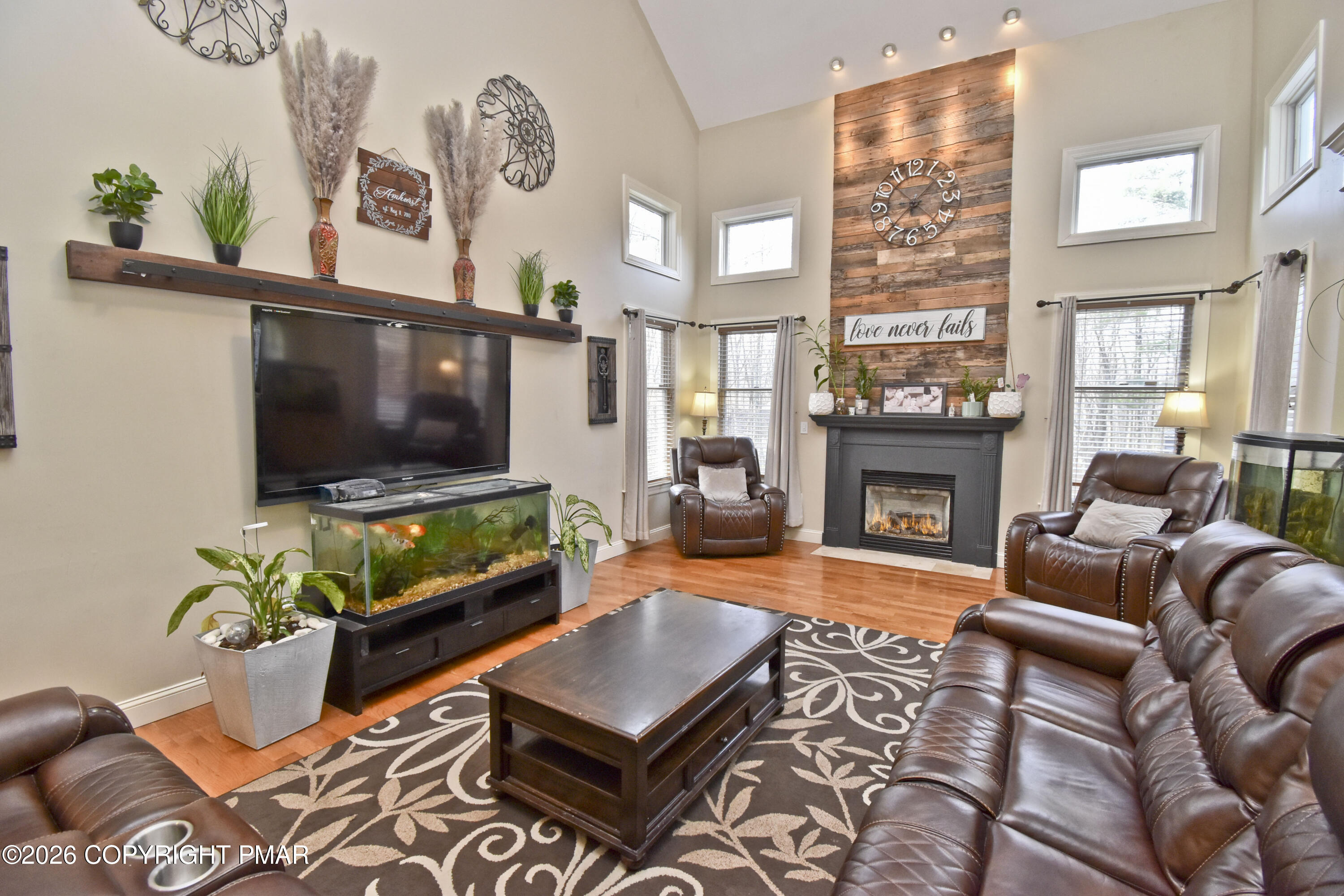 155 Chase Road Stroudsburg, PA 18360 - Photo 3 of 76 6 Great Room (2)