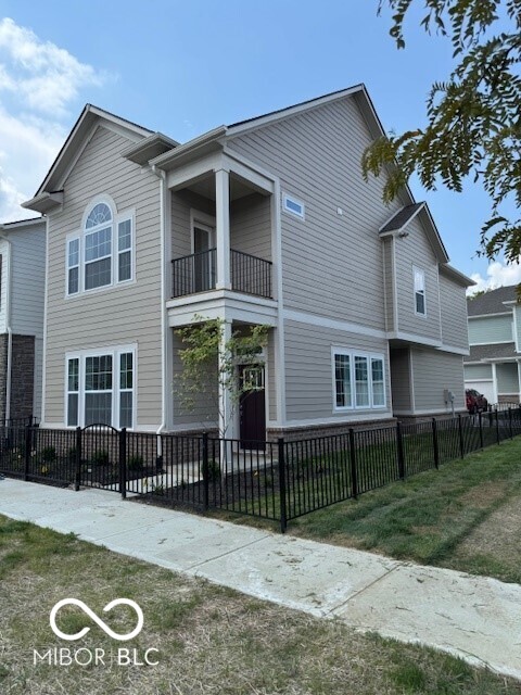 737 Madelyn Drive Carmel, IN 46032 - Photo 1 of 10 Gallery Image 1
