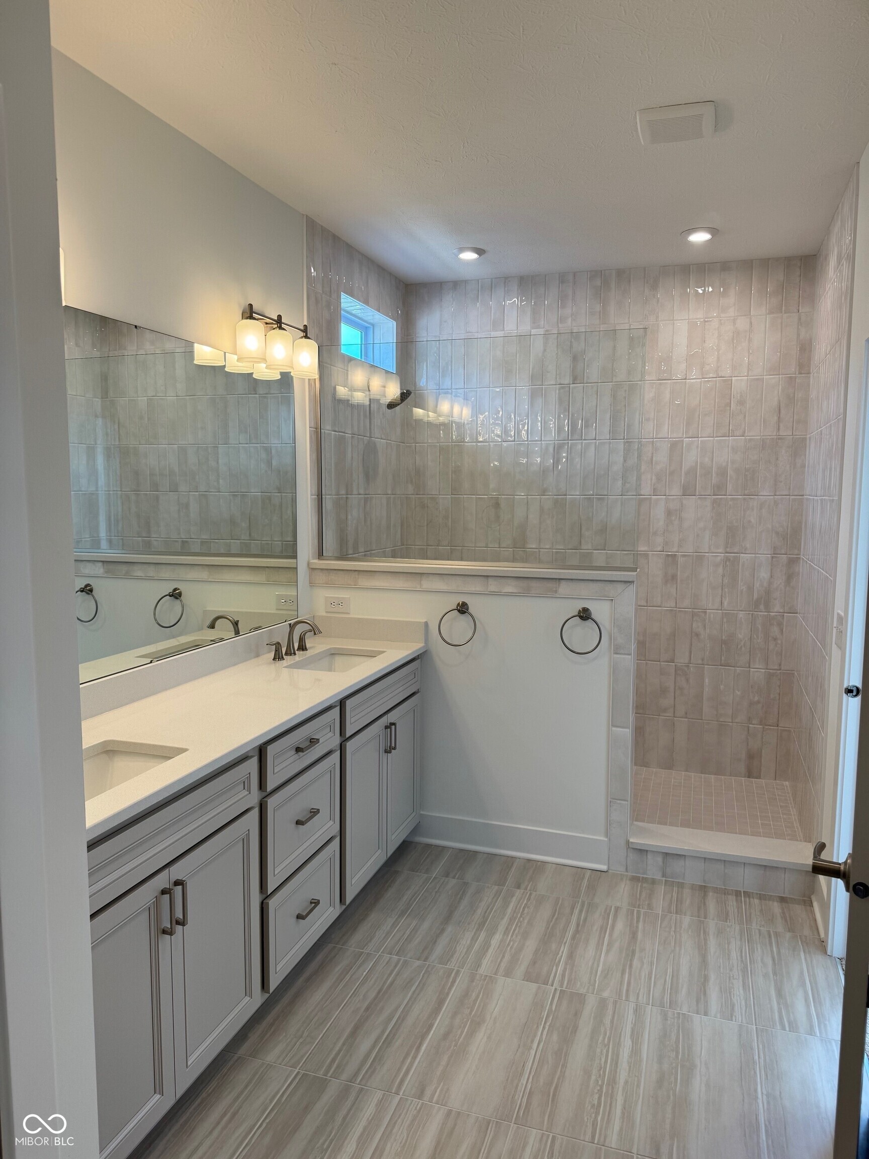 737 Madelyn Drive Carmel, IN 46032 - Photo 3 of 10 Gallery Image 3